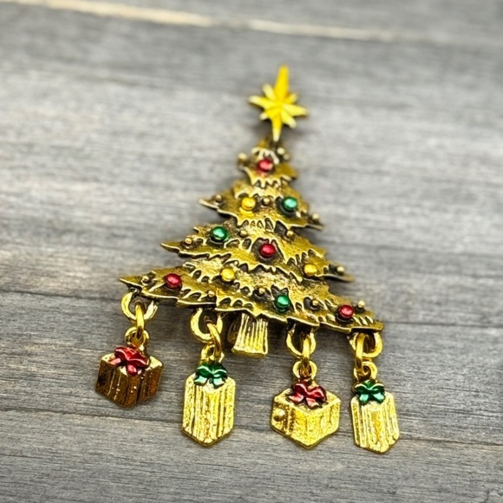 🌻 3/$25 Festive Gold Christmas Tree Brooch